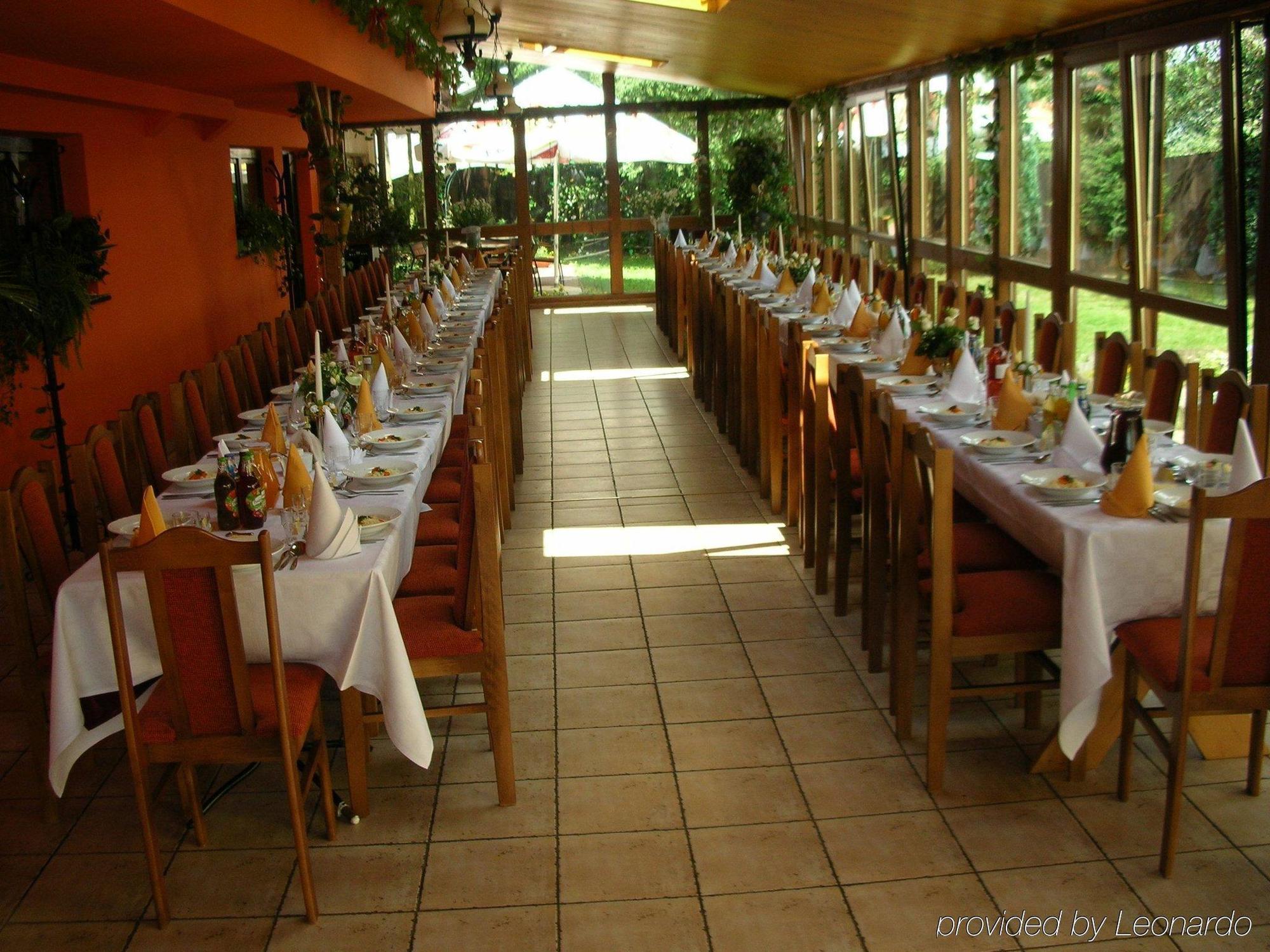 Hotel Bona Краків Ресторан фото